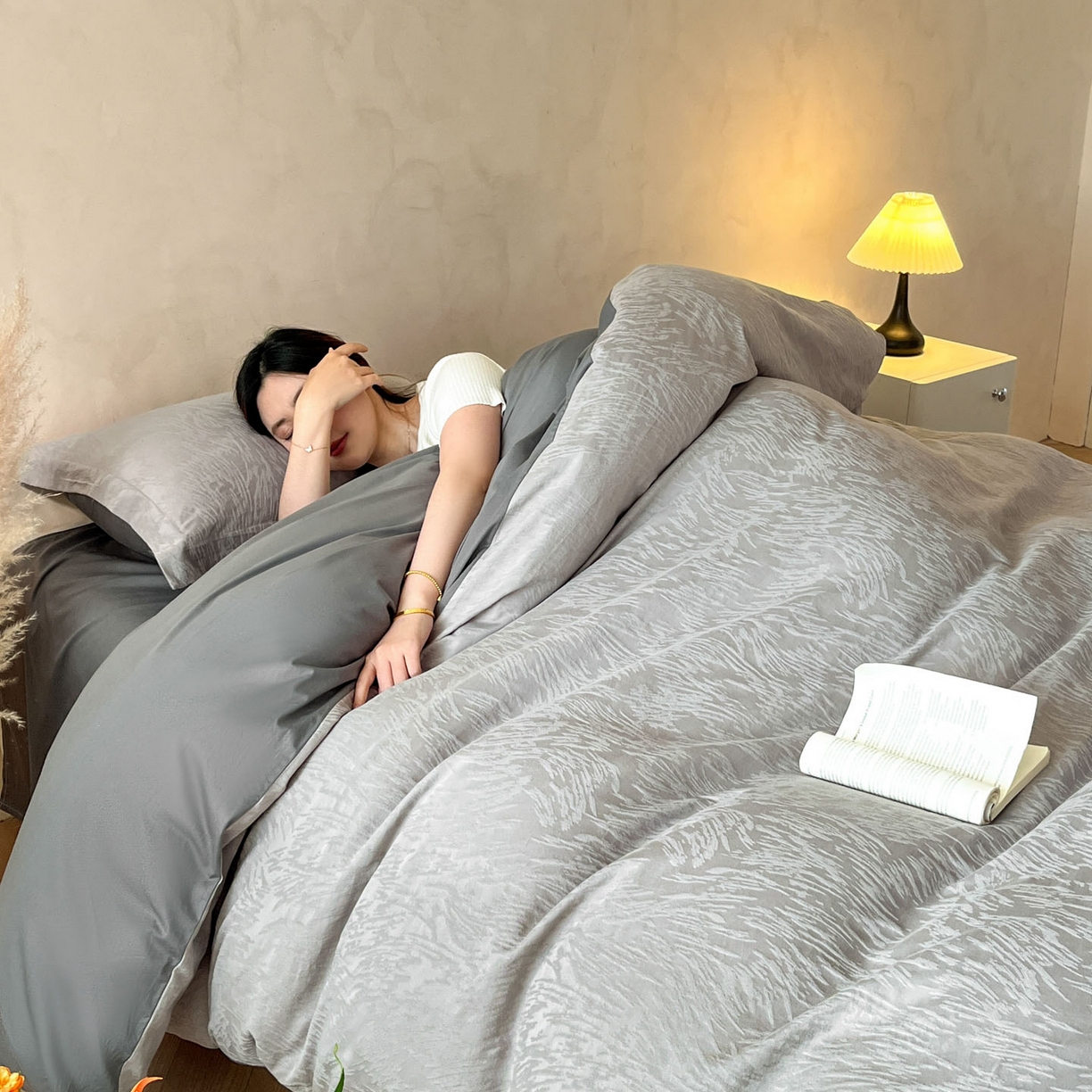 91家纺网 家纺一手货源 找家纺 火麒麟家纺 2026新款A类全棉纯棉水洗立体浮雕提花纯棉四件套 克拉拉（太空灰）