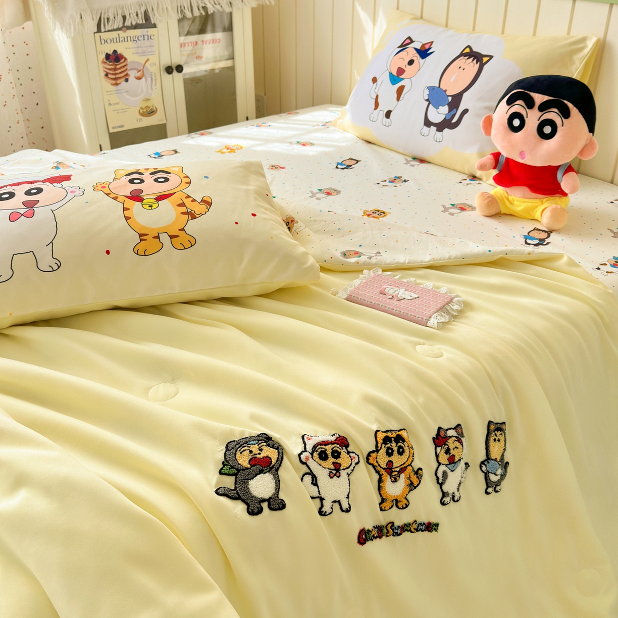 91家纺网 家纺一手货源 找家纺 一霖家纺 2026新款高克重云朵棉正版蜡笔小新夏凉被空调被夏被四件套  小红书热推爆款 夏被-小新变装秀