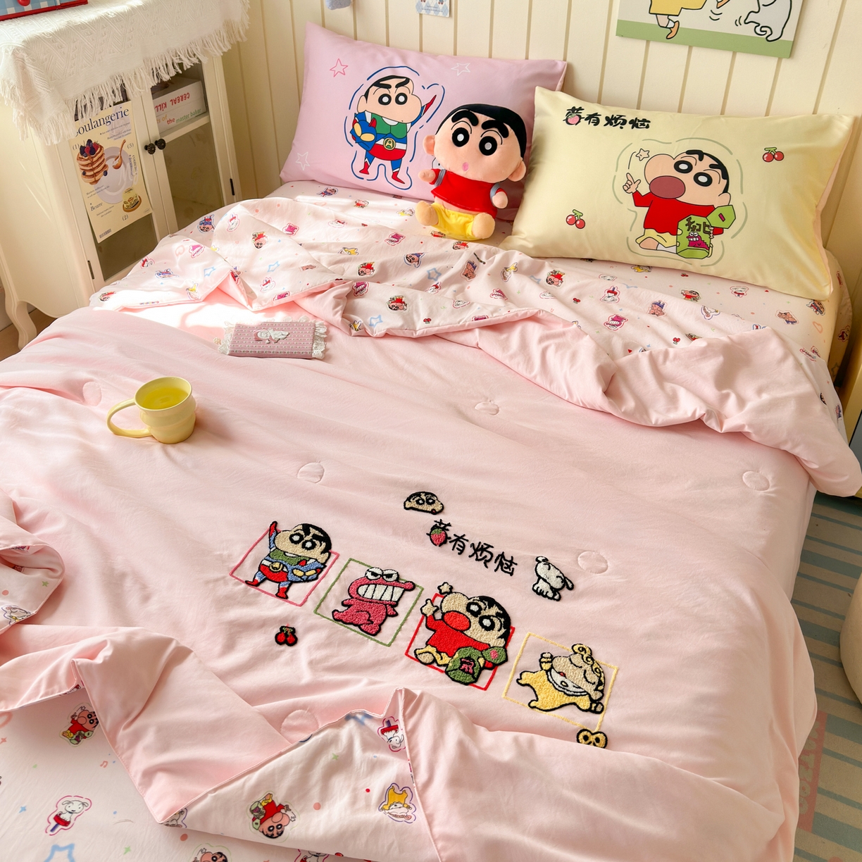 91家纺网 家纺一手货源 找家纺 一霖家纺 2026新款高克重云朵棉正版蜡笔小新夏凉被空调被夏被四件套  小红书热推爆款 夏被-小新莓有烦恼