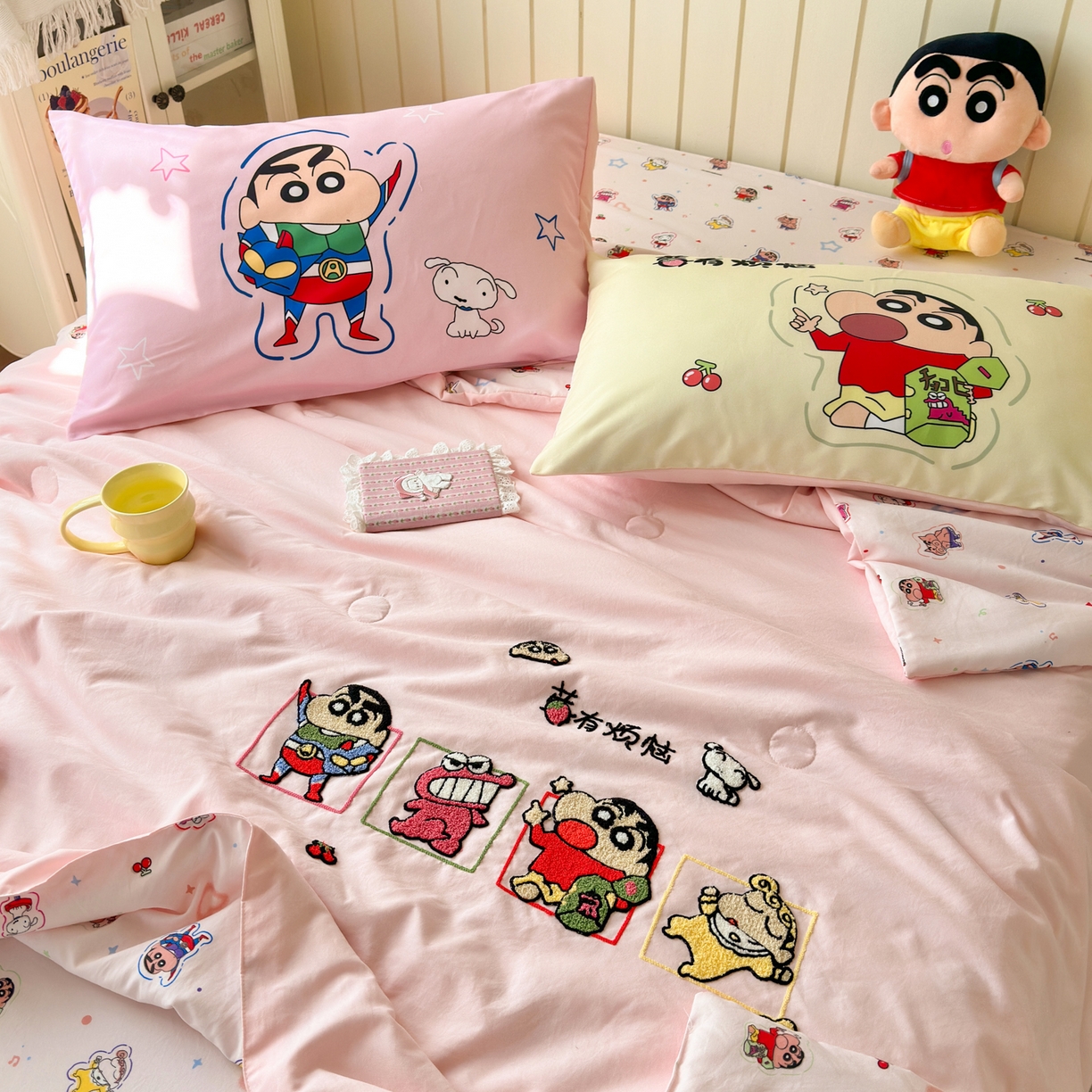 91家纺网 家纺一手货源 找家纺 一霖家纺 2026新款高克重云朵棉正版蜡笔小新夏凉被空调被夏被四件套  小红书热推爆款 夏被-小新莓有烦恼