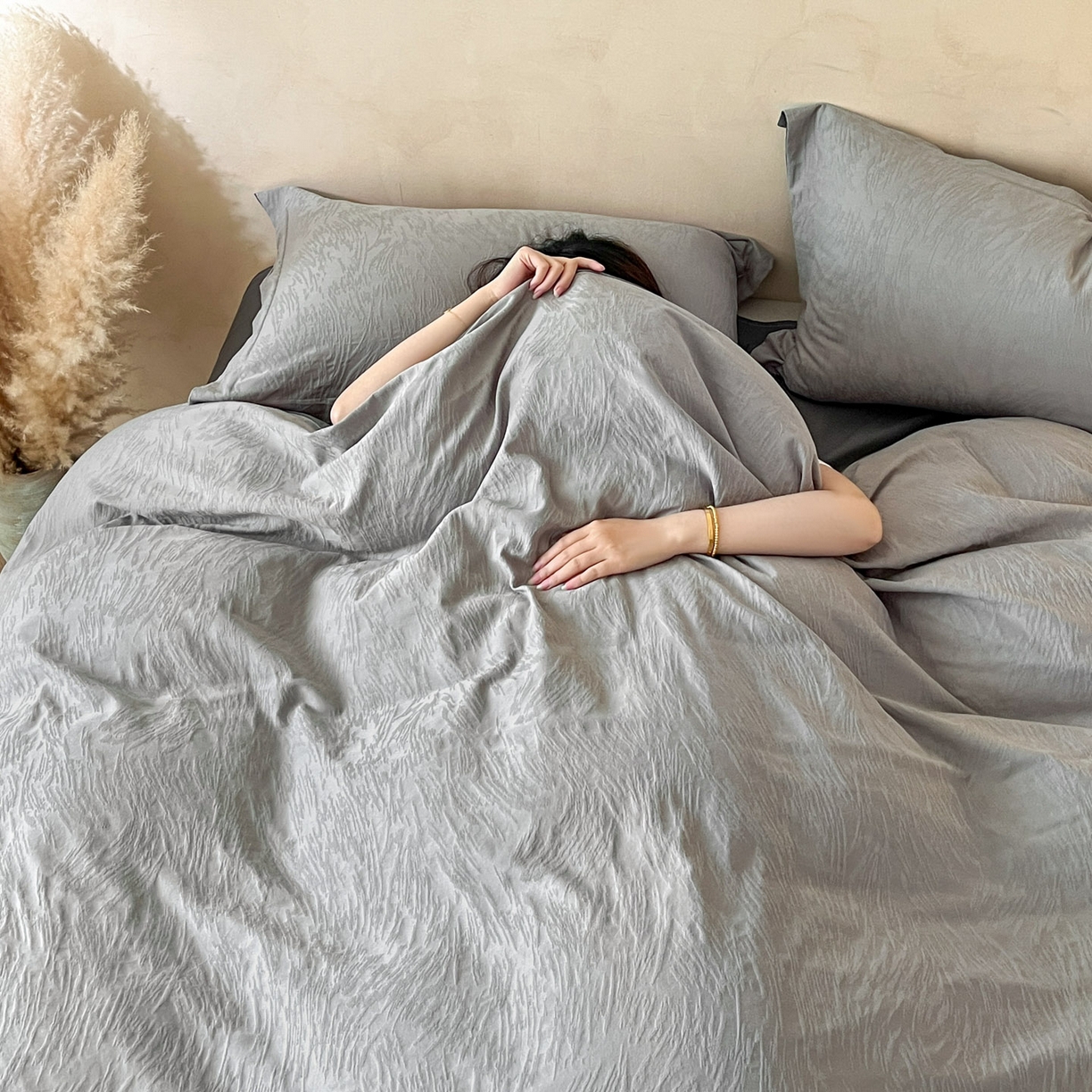 91家纺网 家纺一手货源 找家纺 火麒麟家纺 2026新款A类全棉纯棉水洗立体浮雕提花纯棉四件套 克拉拉（太空灰）