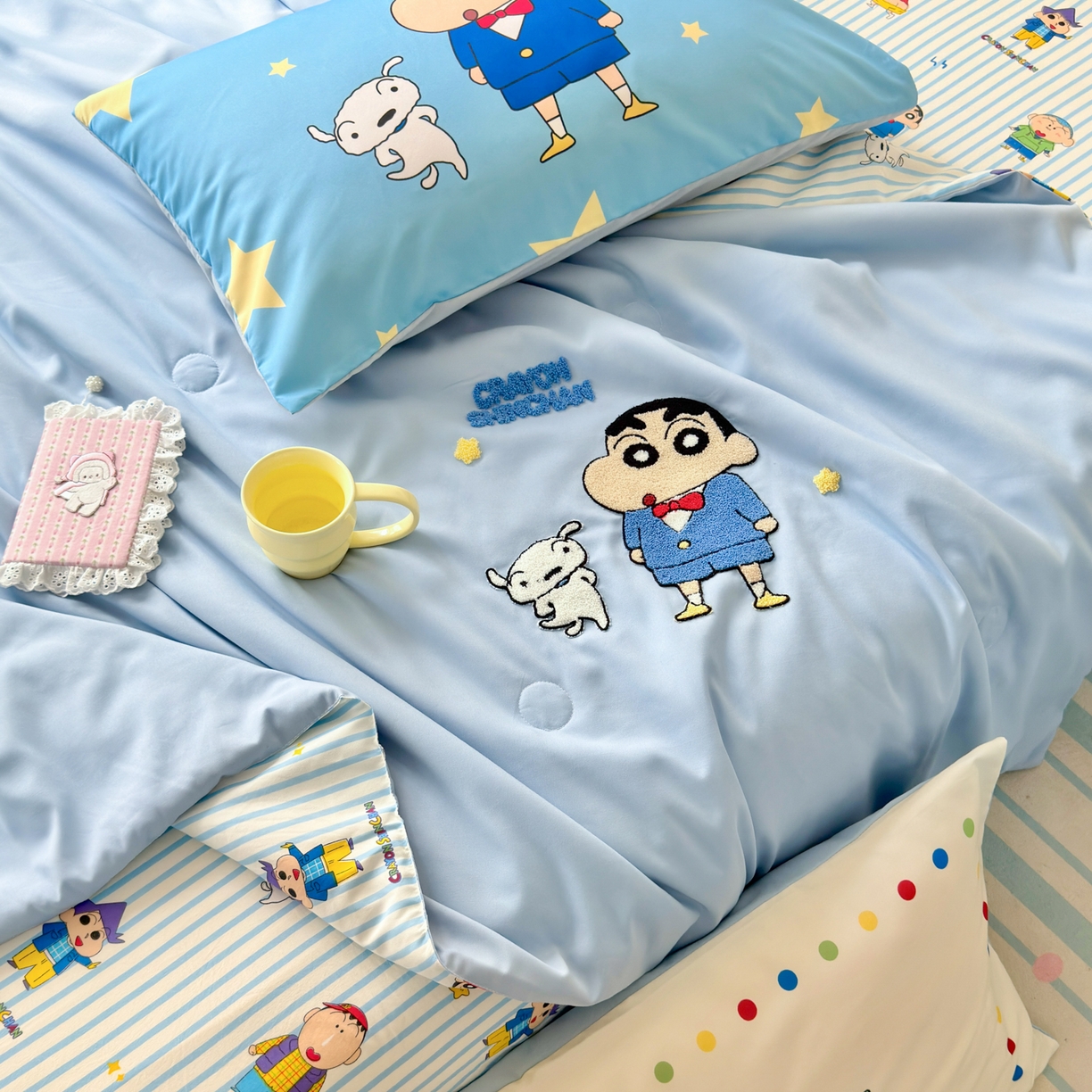 91家纺网 家纺一手货源 找家纺 一霖家纺 2026新款高克重云朵棉正版蜡笔小新夏凉被空调被夏被四件套  小红书热推爆款 夏被-海盐蜡笔小新