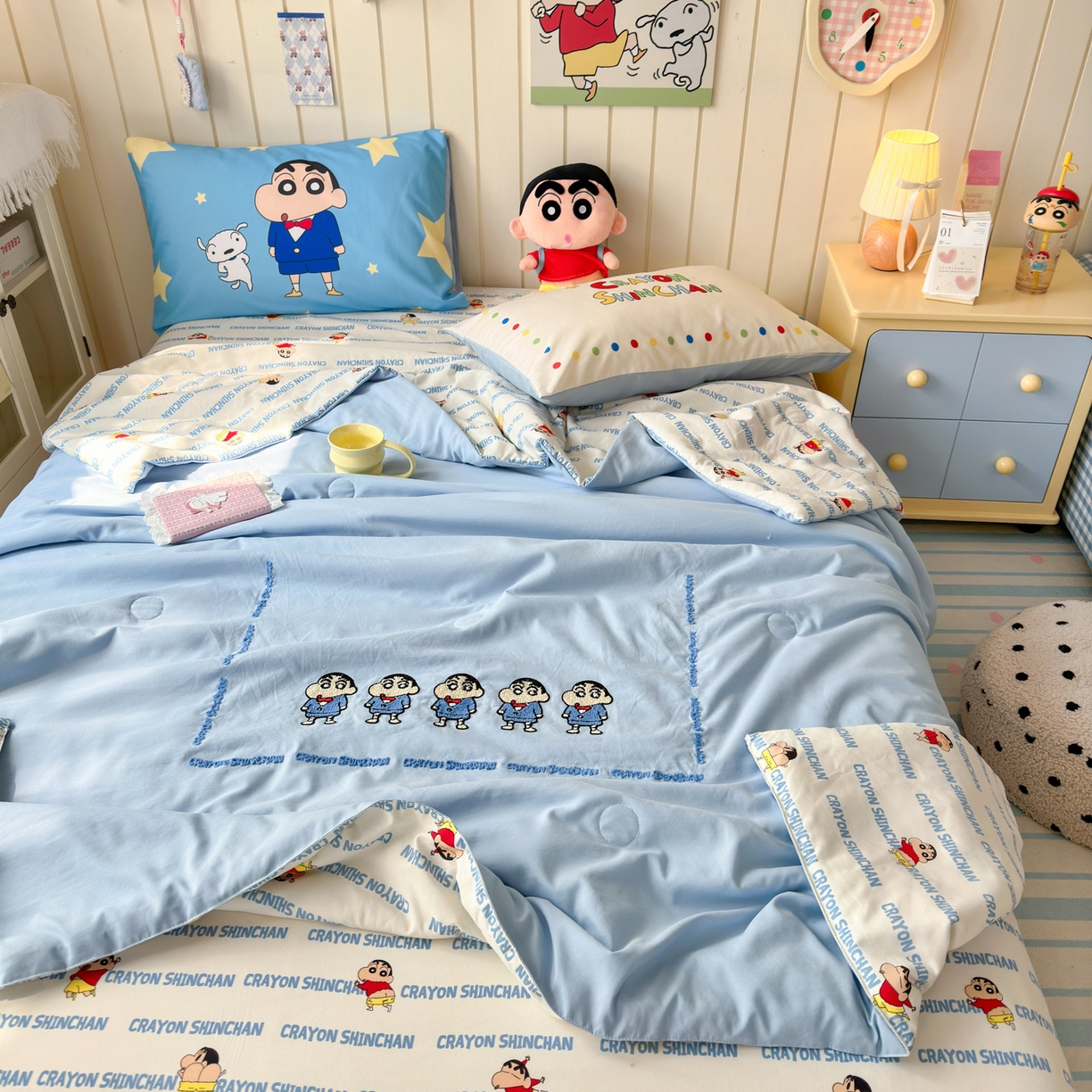 91家纺网 家纺一手货源 找家纺 一霖家纺 2026新款高克重云朵棉正版蜡笔小新夏凉被空调被夏被四件套  小红书热推爆款 夏被-小新BIUBIU