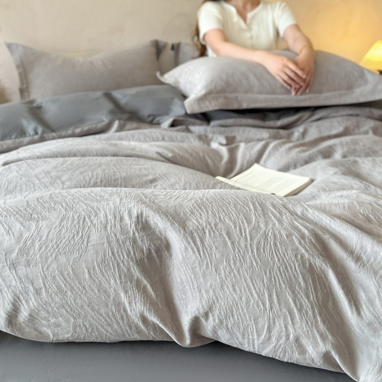 91家纺网 家纺一手货源 找家纺 火麒麟家纺 2026新款A类全棉纯棉水洗立体浮雕提花纯棉四件套 克拉拉（太空灰）