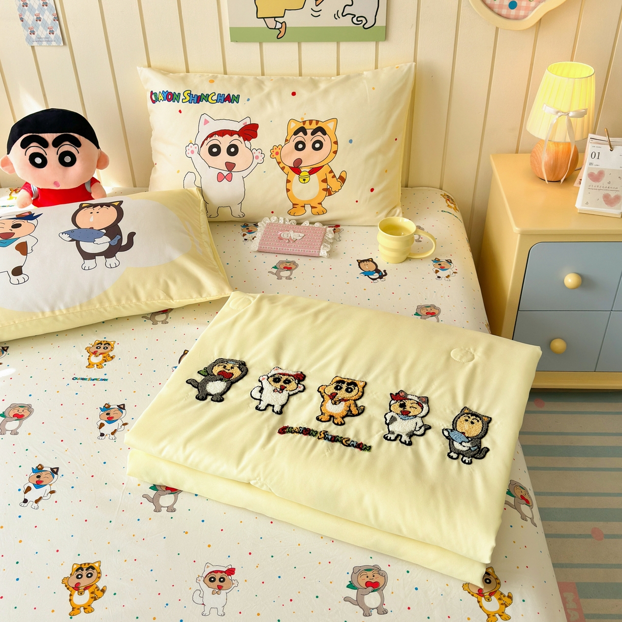 91家纺网 家纺一手货源 找家纺 一霖家纺 2026新款高克重云朵棉正版蜡笔小新夏凉被空调被夏被四件套  小红书热推爆款 夏被-小新变装秀