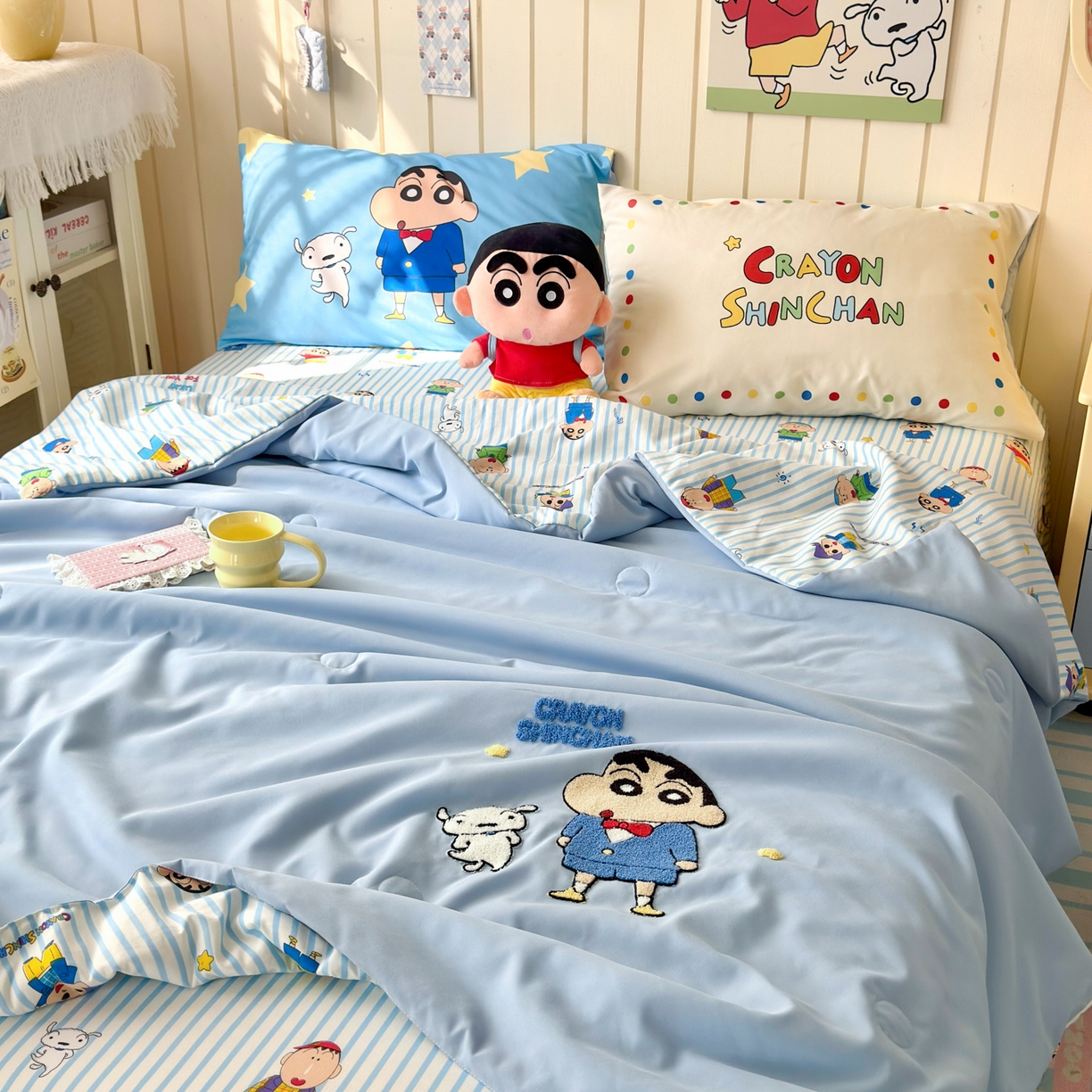 91家纺网 家纺一手货源 找家纺 一霖家纺 2026新款高克重云朵棉正版蜡笔小新夏凉被空调被夏被四件套  小红书热推爆款 夏被-海盐蜡笔小新