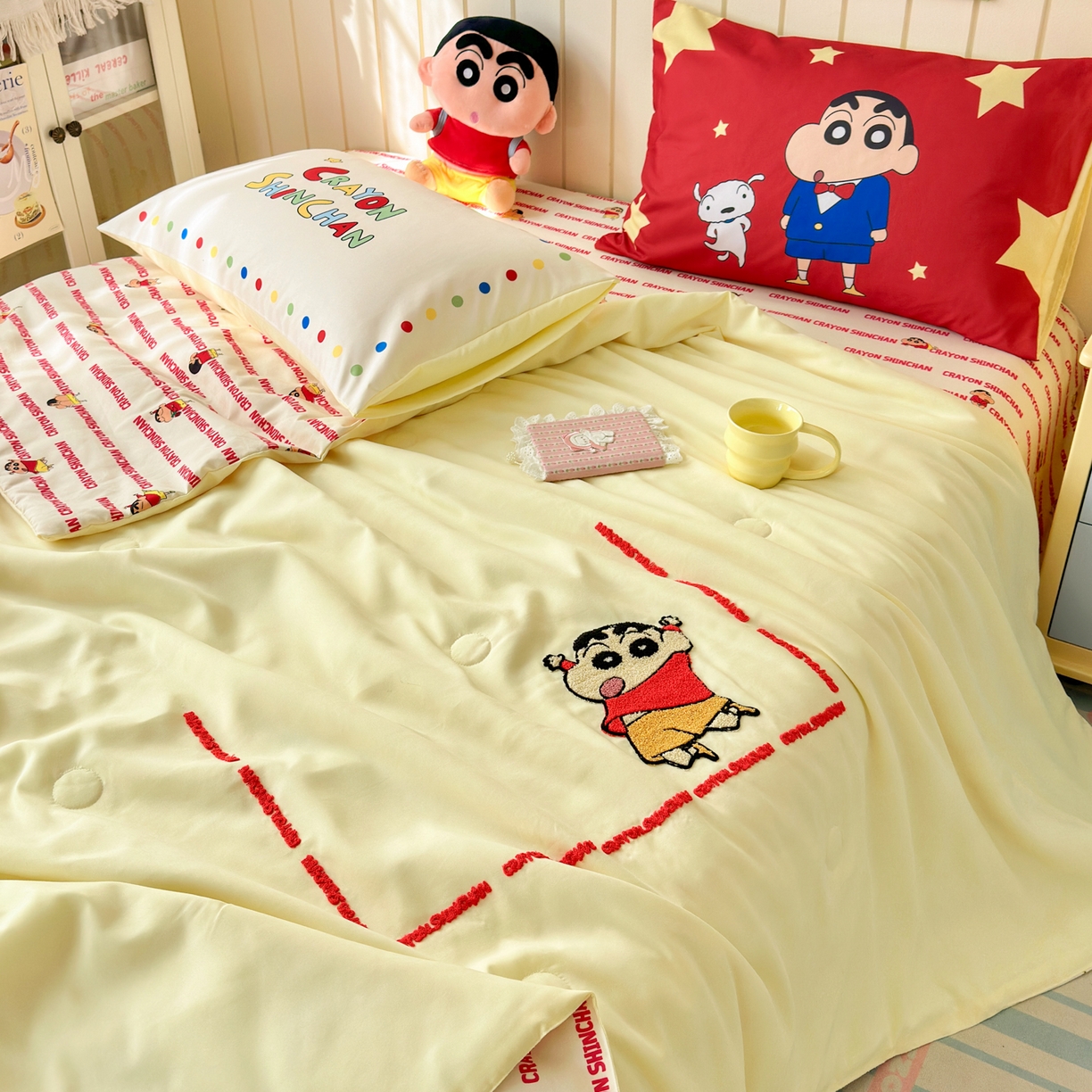 91家纺网 家纺一手货源 找家纺 一霖家纺 2026新款高克重云朵棉正版蜡笔小新夏凉被空调被夏被四件套  小红书热推爆款 夏被-嗨皮小新