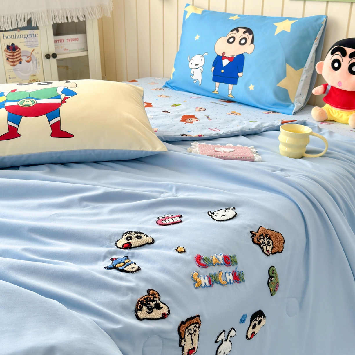 91家纺网 家纺一手货源 找家纺 一霖家纺 2026新款高克重云朵棉正版蜡笔小新夏凉被空调被夏被四件套  小红书热推爆款 夏被-小新大家族