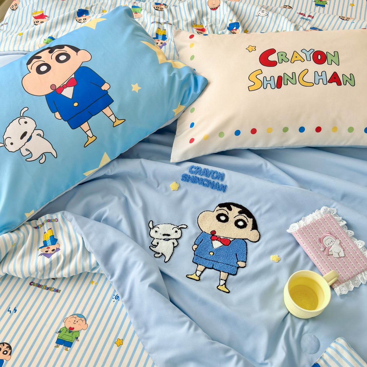 91家纺网 家纺一手货源 找家纺 一霖家纺 2026新款高克重云朵棉正版蜡笔小新夏凉被空调被夏被四件套  小红书热推爆款 夏被-海盐蜡笔小新