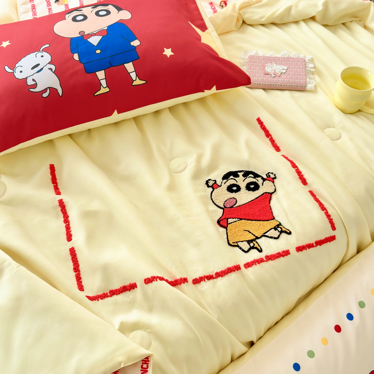 91家纺网 家纺一手货源 找家纺 一霖家纺 2026新款高克重云朵棉正版蜡笔小新夏凉被空调被夏被四件套  小红书热推爆款 夏被-嗨皮小新