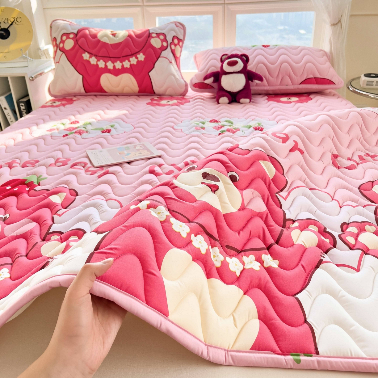 91家纺网 家纺一手货源 找家纺 希廷顿 2026新款印花夹棉防水床垫 草莓熊