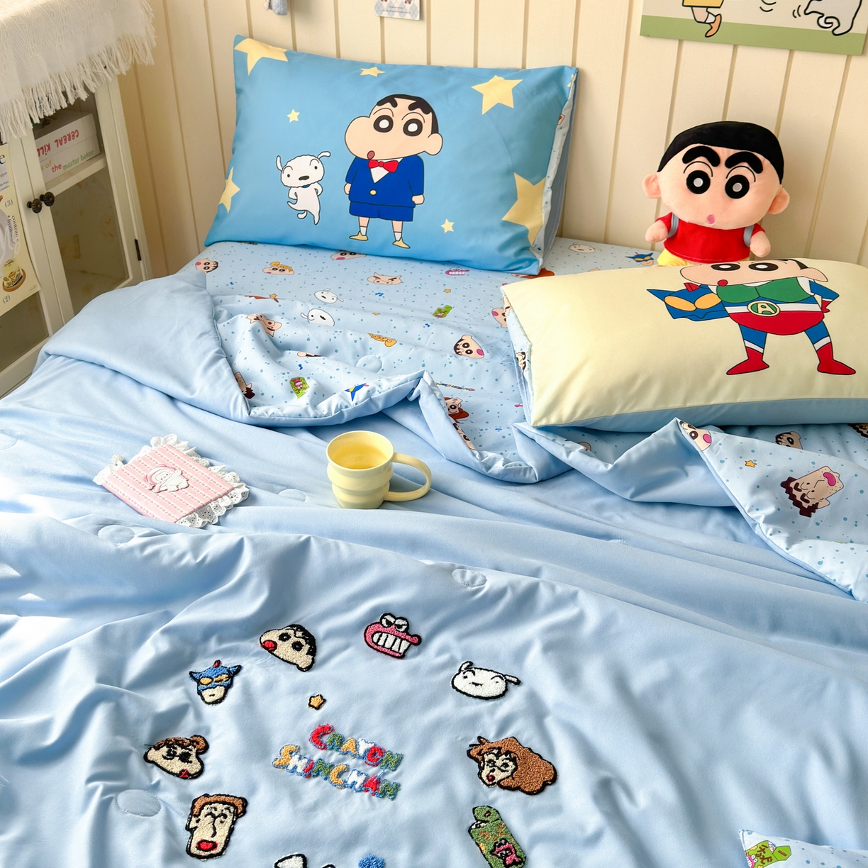 91家纺网 家纺一手货源 找家纺 一霖家纺 2026新款高克重云朵棉正版蜡笔小新夏凉被空调被夏被四件套  小红书热推爆款 夏被-小新大家族