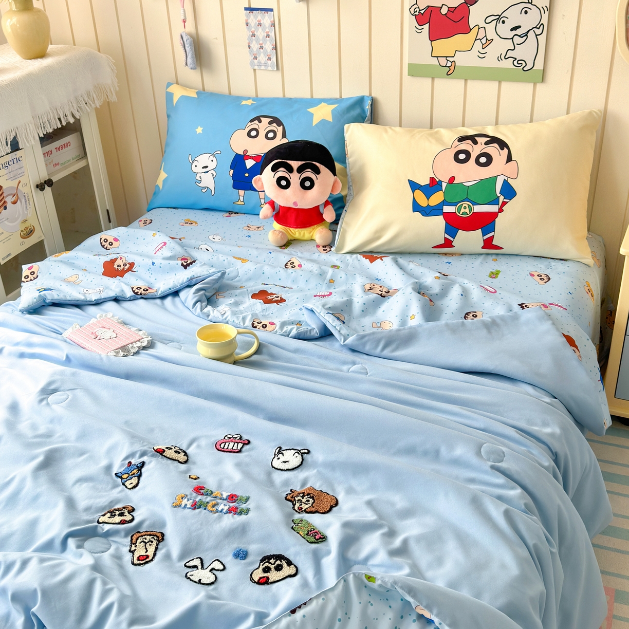 91家纺网 家纺一手货源 找家纺 一霖家纺 2026新款高克重云朵棉正版蜡笔小新夏凉被空调被夏被四件套  小红书热推爆款 夏被-小新大家族