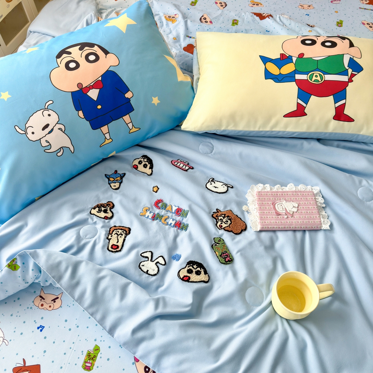 91家纺网 家纺一手货源 找家纺 一霖家纺 2026新款高克重云朵棉正版蜡笔小新夏凉被空调被夏被四件套  小红书热推爆款 夏被-小新大家族