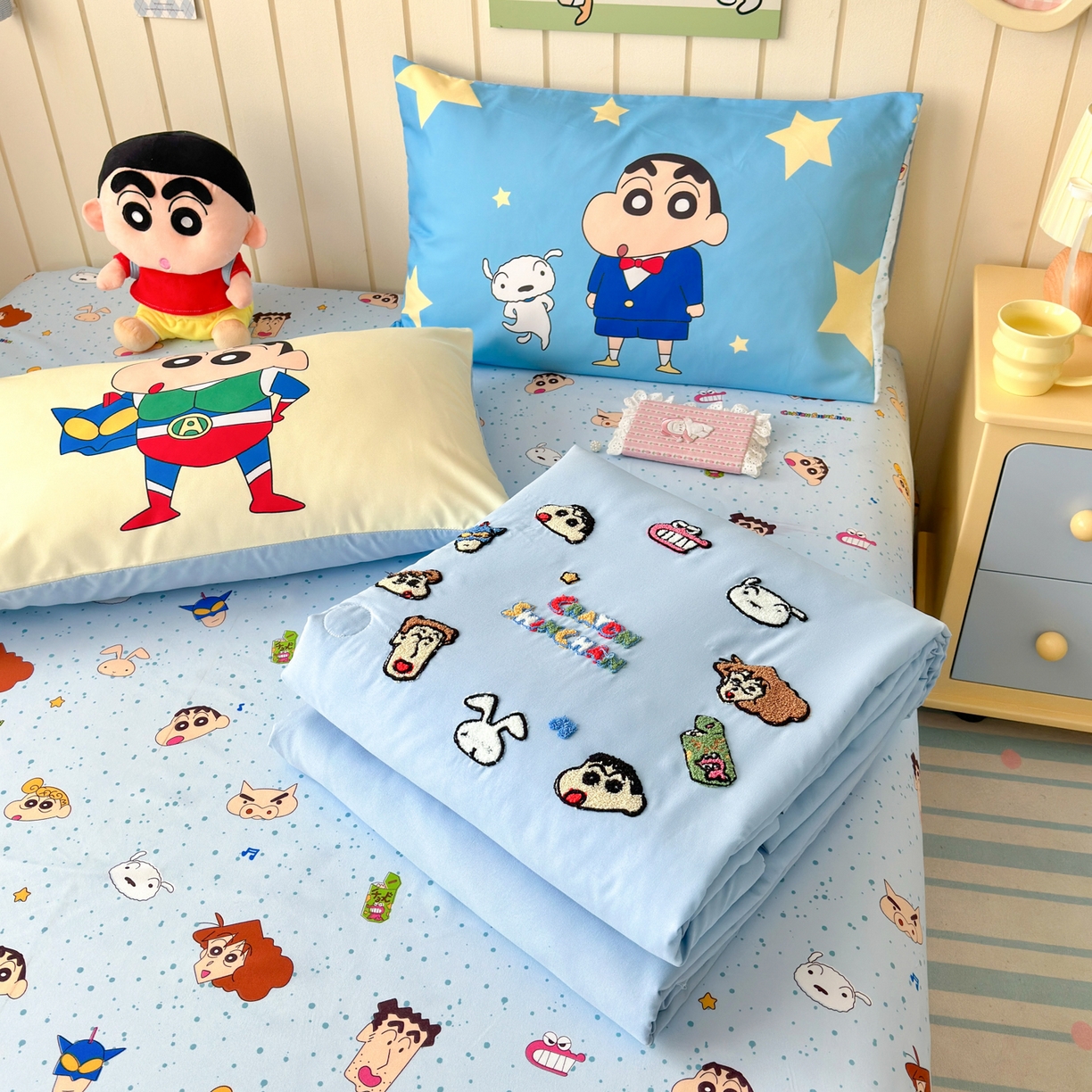 91家纺网 家纺一手货源 找家纺 一霖家纺 2026新款高克重云朵棉正版蜡笔小新夏凉被空调被夏被四件套  小红书热推爆款 夏被-小新大家族