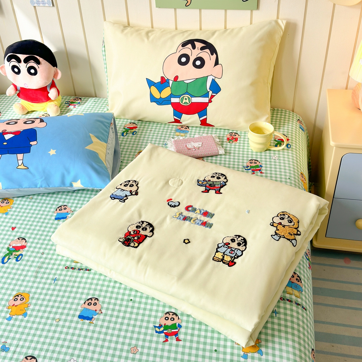 91家纺网 家纺一手货源 找家纺 一霖家纺 2026新款高克重云朵棉正版蜡笔小新夏凉被空调被夏被四件套  小红书热推爆款 夏被-动感光波