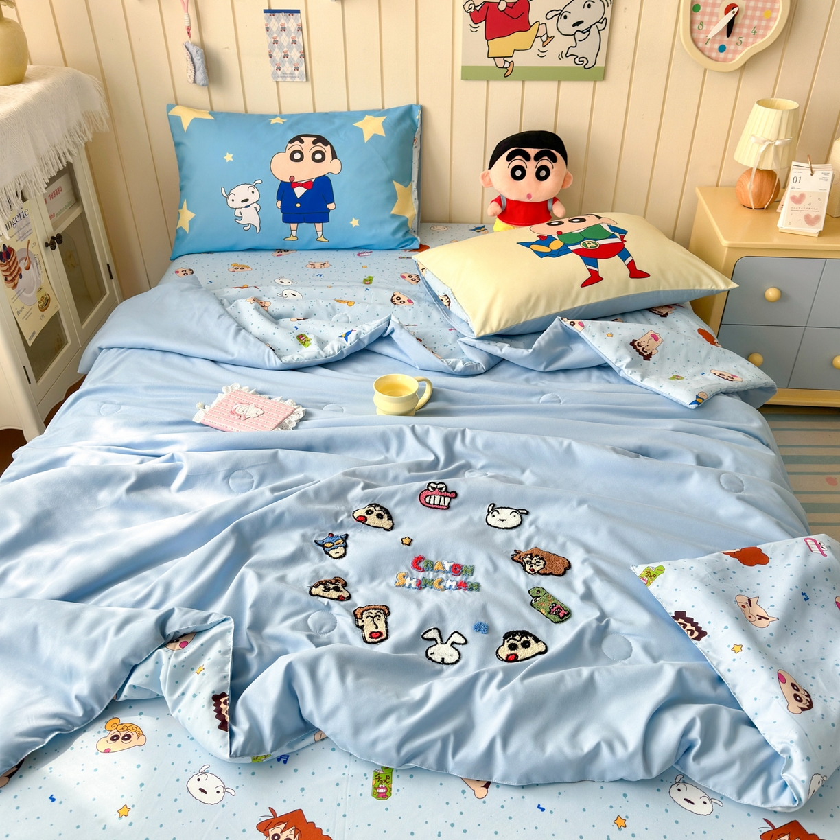 91家纺网 家纺一手货源 找家纺 一霖家纺 2026新款高克重云朵棉正版蜡笔小新夏凉被空调被夏被四件套  小红书热推爆款 夏被-小新大家族