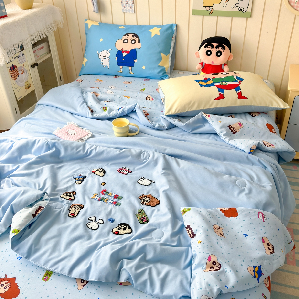 91家纺网 家纺一手货源 找家纺 一霖家纺 2026新款高克重云朵棉正版蜡笔小新夏凉被空调被夏被四件套  小红书热推爆款 夏被-小新大家族