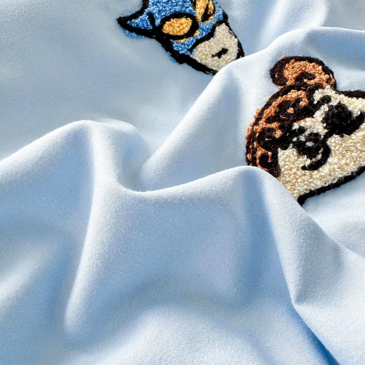 91家纺网 家纺一手货源 找家纺 一霖家纺 2026新款高克重云朵棉正版蜡笔小新夏凉被空调被夏被四件套  小红书热推爆款 夏被-小新大家族