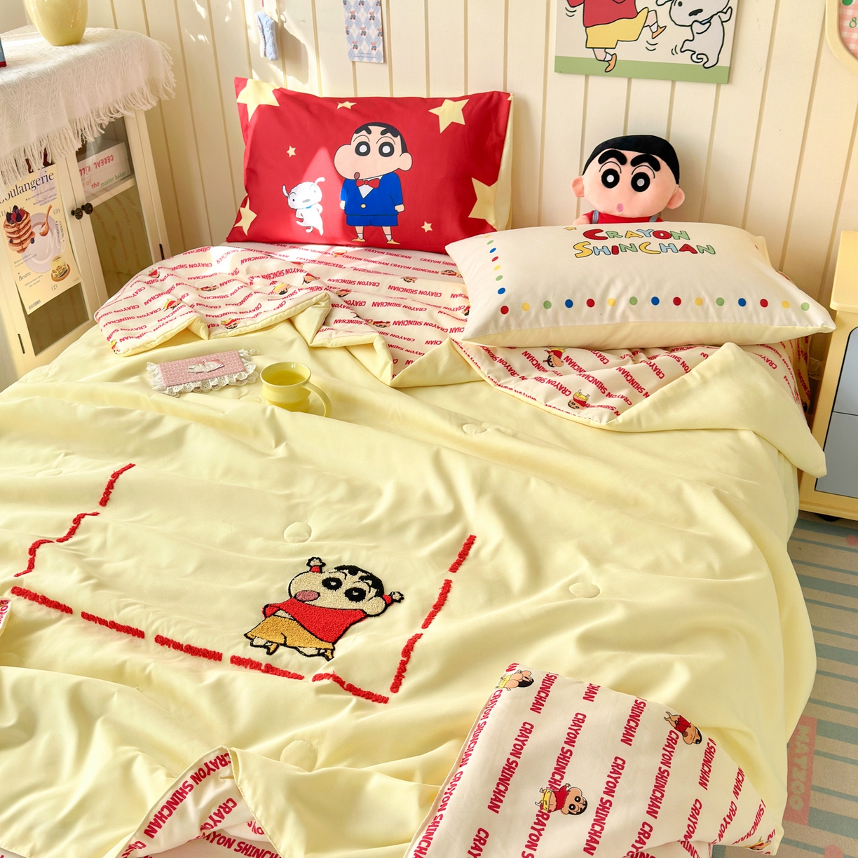 91家纺网 家纺一手货源 找家纺 一霖家纺 2026新款高克重云朵棉正版蜡笔小新夏凉被空调被夏被四件套  小红书热推爆款 夏被-嗨皮小新