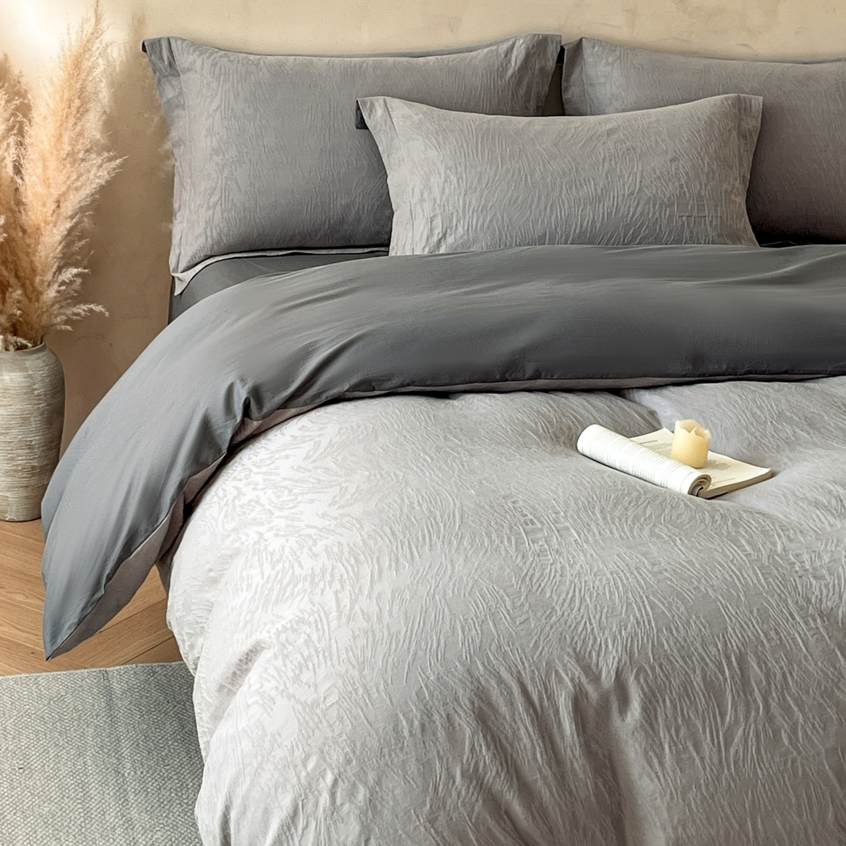 91家纺网 家纺一手货源 找家纺 火麒麟家纺 2026新款A类全棉纯棉水洗立体浮雕提花纯棉四件套 克拉拉（太空灰）