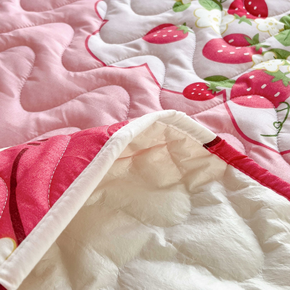 91家纺网 家纺一手货源 找家纺 希廷顿 2026新款印花夹棉防水床垫 草莓熊