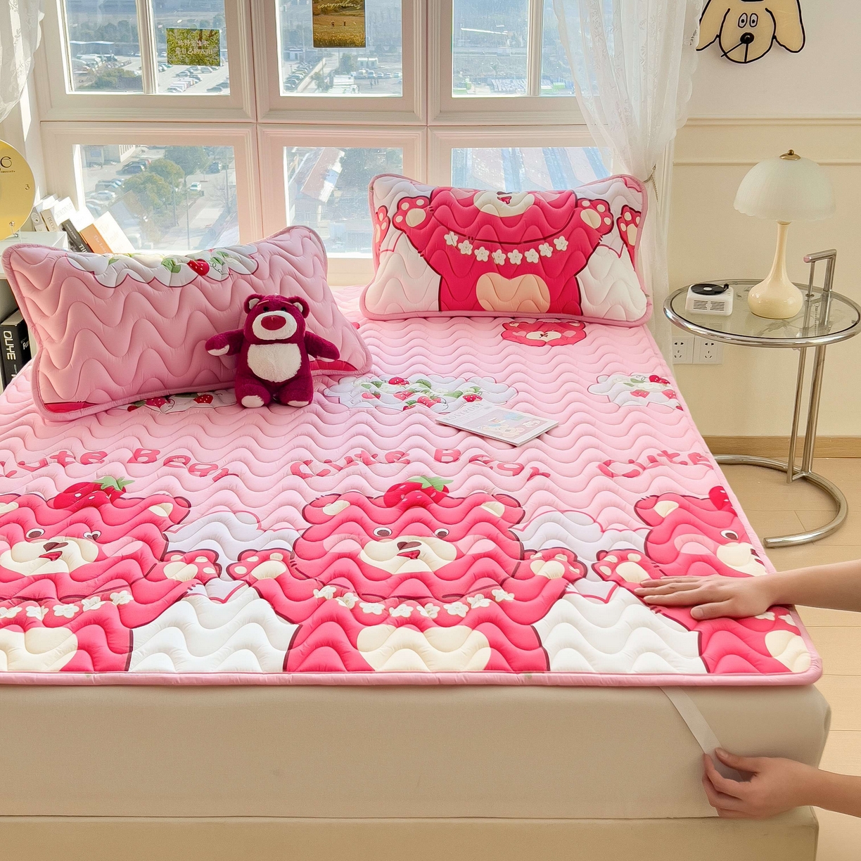 91家纺网 家纺一手货源 找家纺 希廷顿 2026新款印花夹棉防水床垫 草莓熊