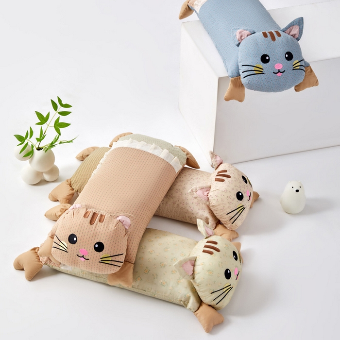 91家纺网 家纺一手货源 找家纺 蔻眠 发财猫-全棉卡通荞麦枕头儿童学生成人护颈枕芯 主图