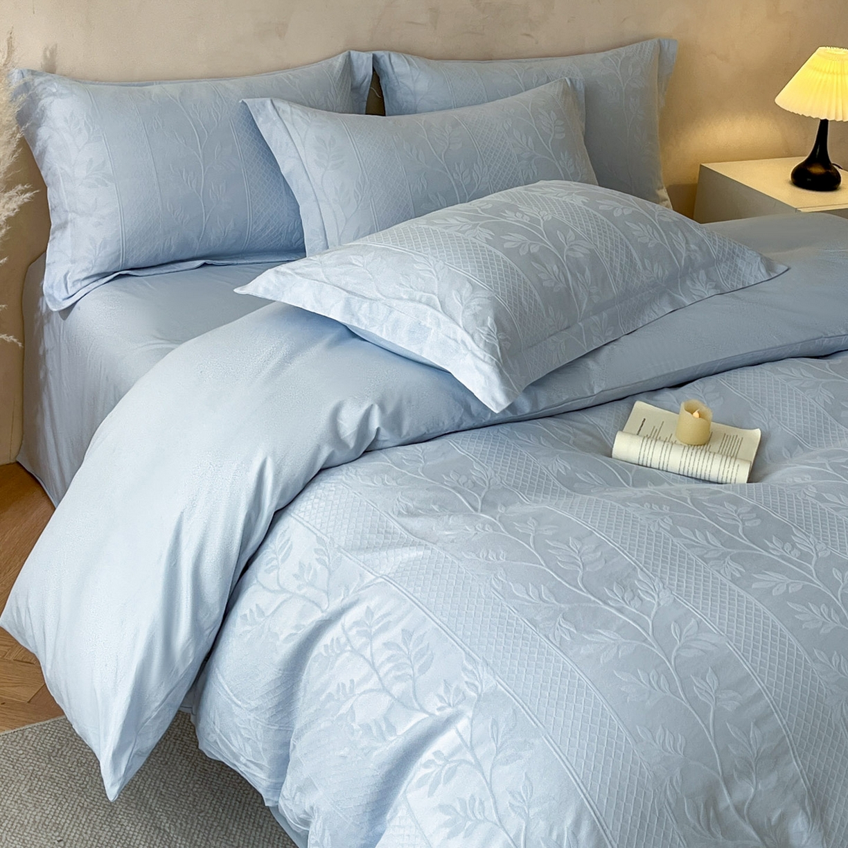 91家纺网 家纺一手货源 找家纺 火麒麟家纺 2026新款A类全棉纯棉水洗立体浮雕提花纯棉四件套 芊芊叶语（云水蓝）