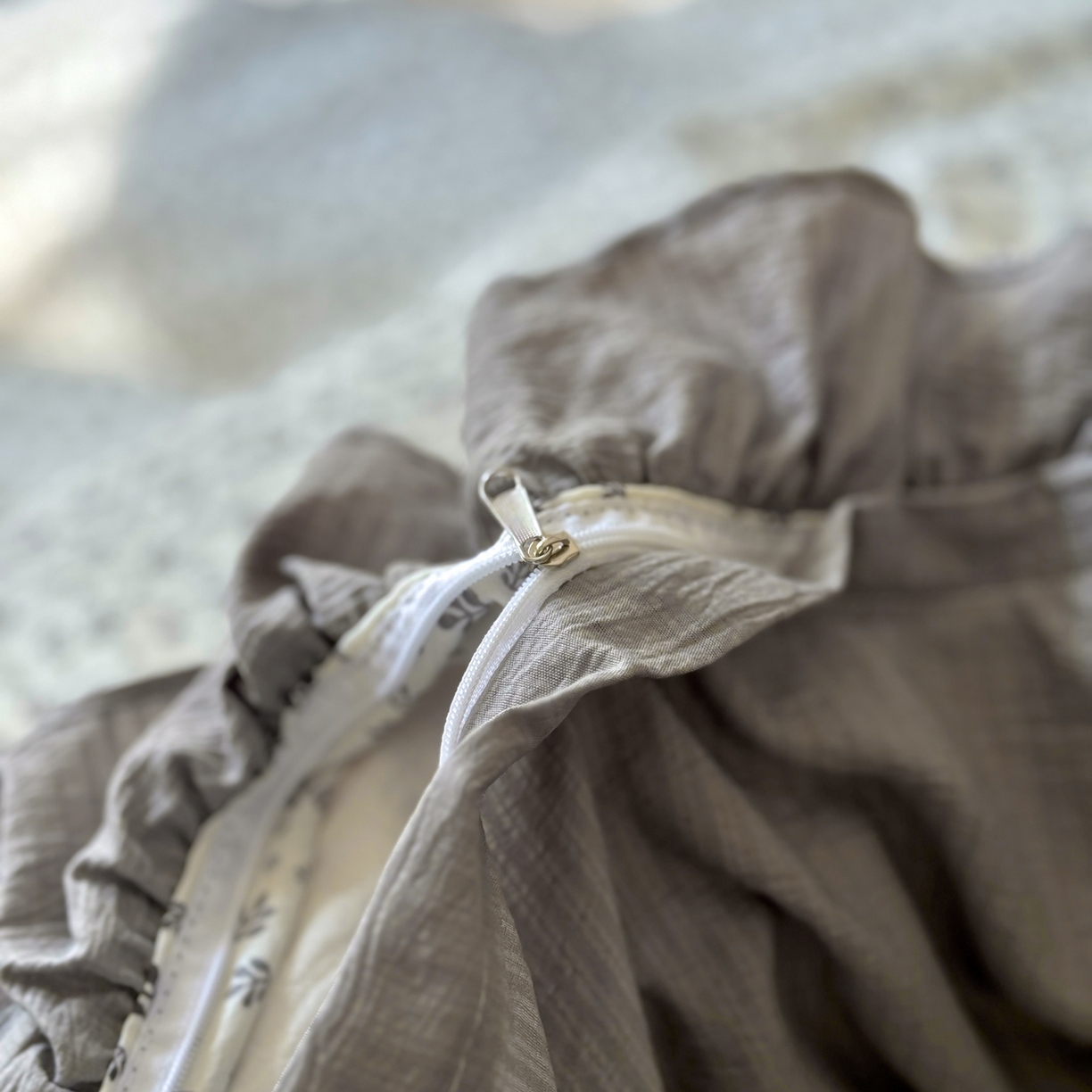 91家纺网 家纺一手货源 找家纺 芭比蔓家纺 2026春夏新款皱皱纱印花四件套 花海迷情