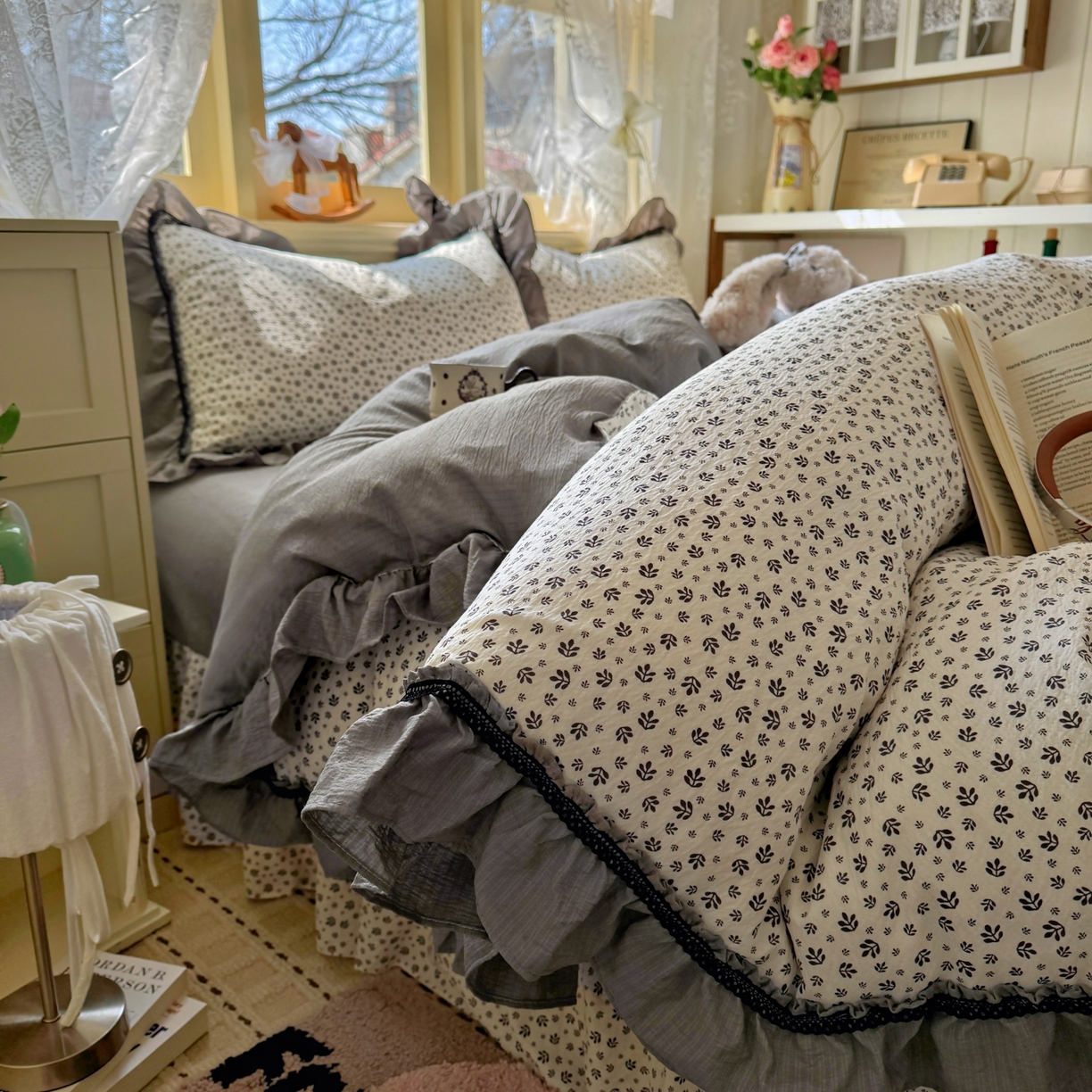 91家纺网 家纺一手货源 找家纺 芭比蔓家纺 2026春夏新款皱皱纱印花四件套 花海迷情