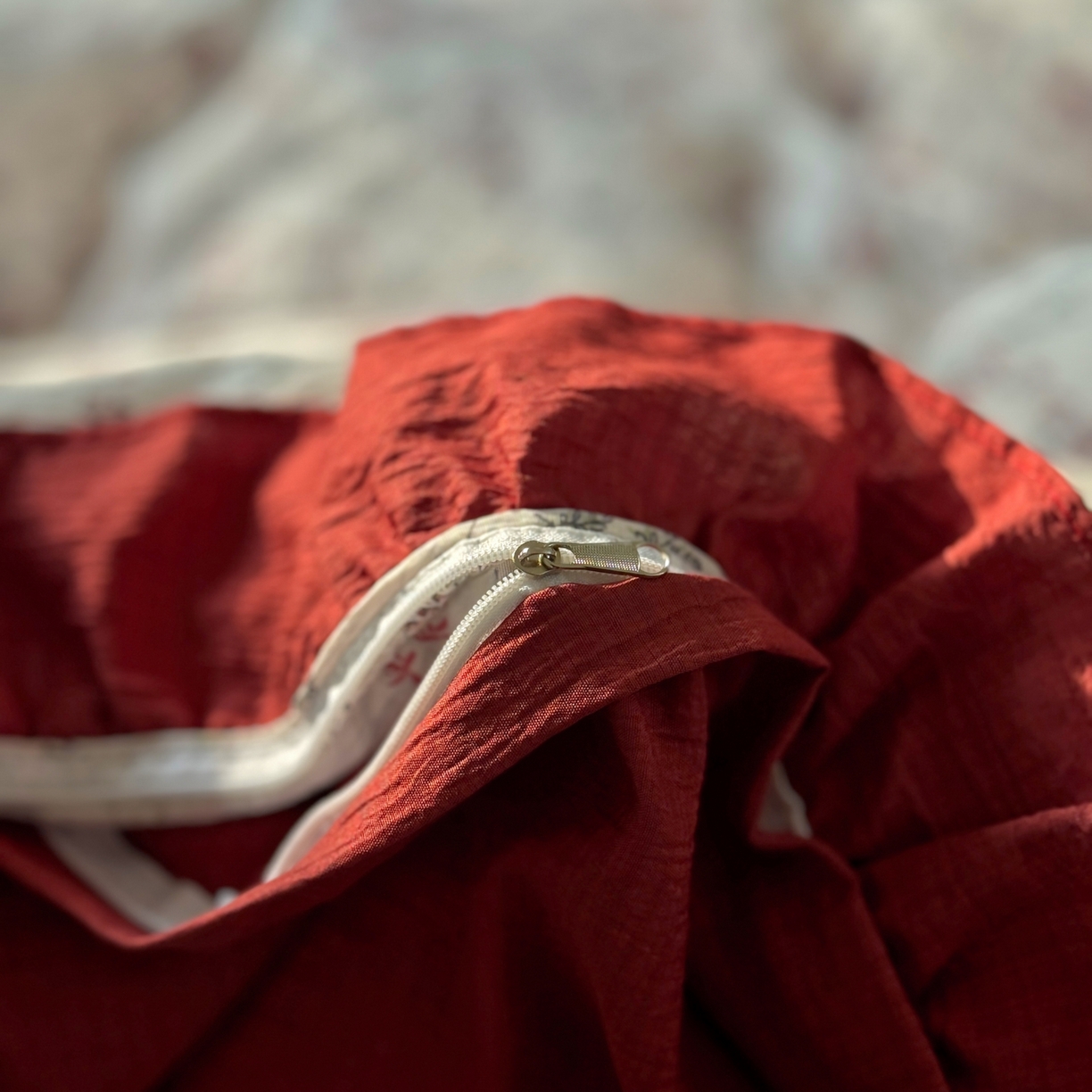 91家纺网 家纺一手货源 找家纺 芭比蔓家纺 2026春夏新款皱皱纱印花四件套 浪漫花语