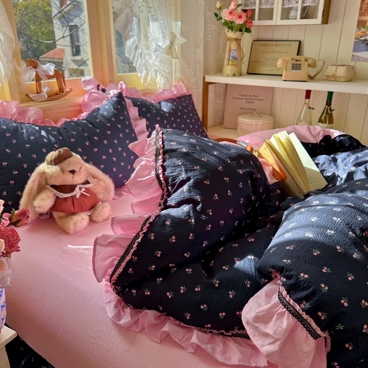 91家纺网 家纺一手货源 找家纺 芭比蔓家纺 2026春夏新款皱皱纱印花四件套 陌上花颜