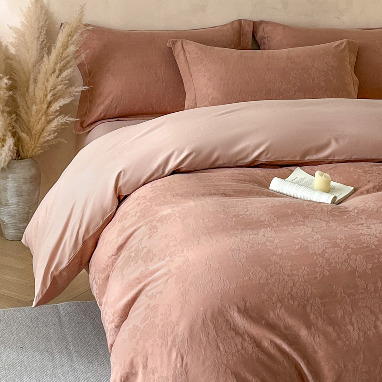 91家纺网 家纺一手货源 找家纺 火麒麟家纺 2026新款A类全棉纯棉水洗立体浮雕提花纯棉四件套 山野暮色（深豆沙）