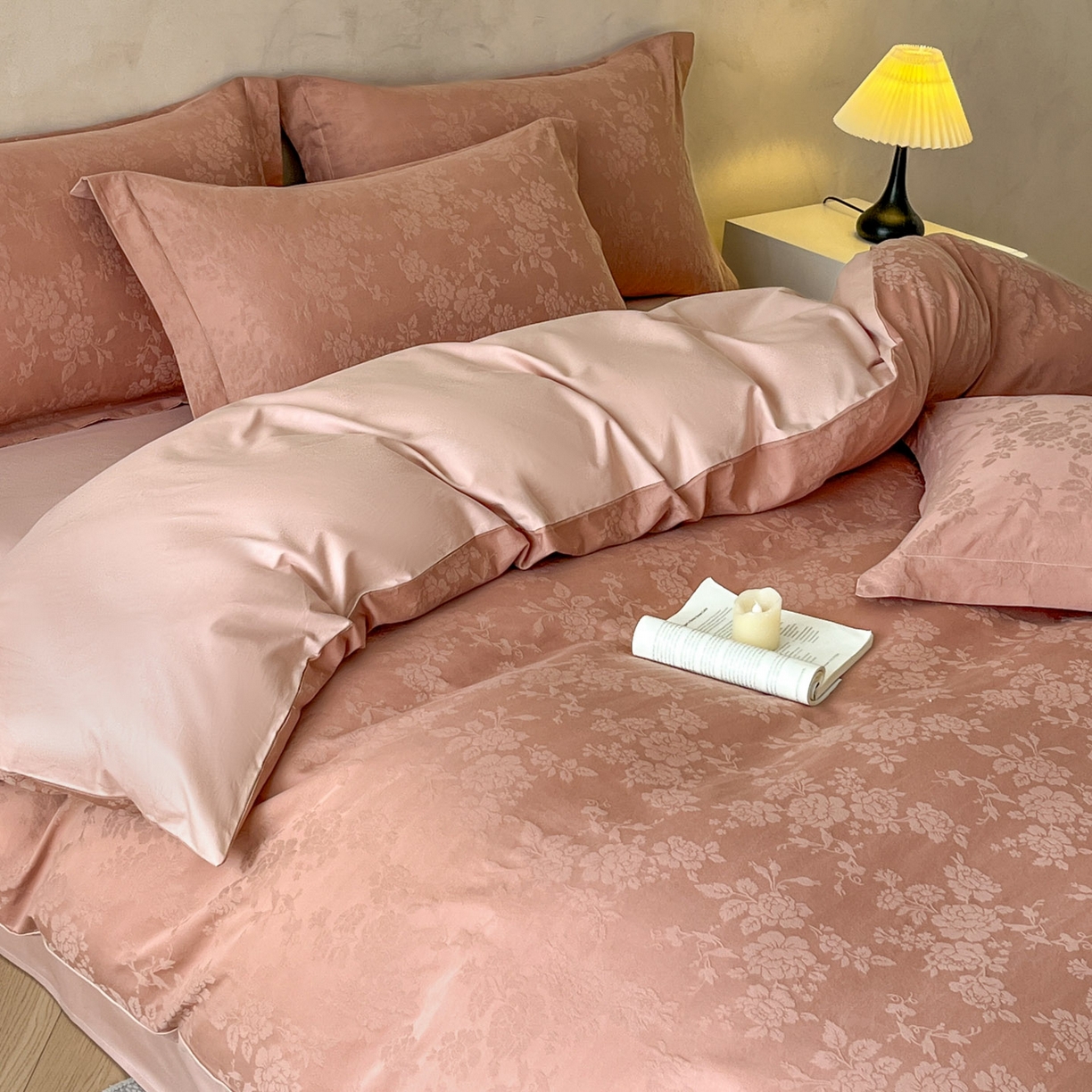 91家纺网 家纺一手货源 找家纺 火麒麟家纺 2026新款A类全棉纯棉水洗立体浮雕提花纯棉四件套 山野暮色（深豆沙）