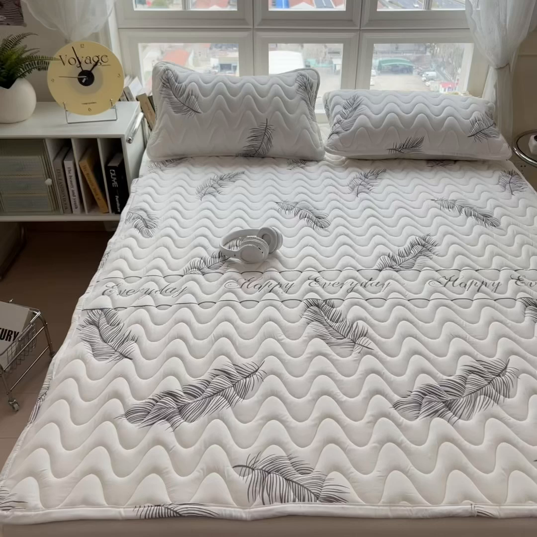 91家纺网 家纺一手货源 找家纺 希廷顿 2026新款印花夹棉防水床垫 梦幻森林