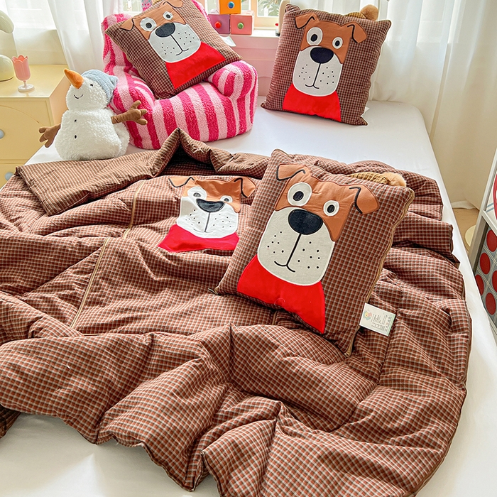 91家纺网 家纺一手货源 找家纺 （总）古本家居 2026新款全棉贴布绣麻子狗抱枕被系列