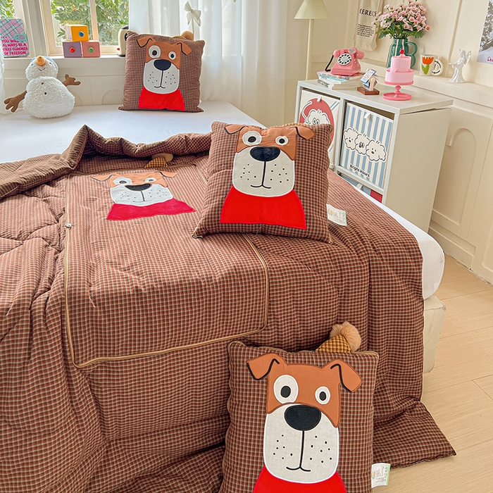 91家纺网 家纺一手货源 找家纺 （总）古本家居 2026新款全棉贴布绣麻子狗抱枕被系列