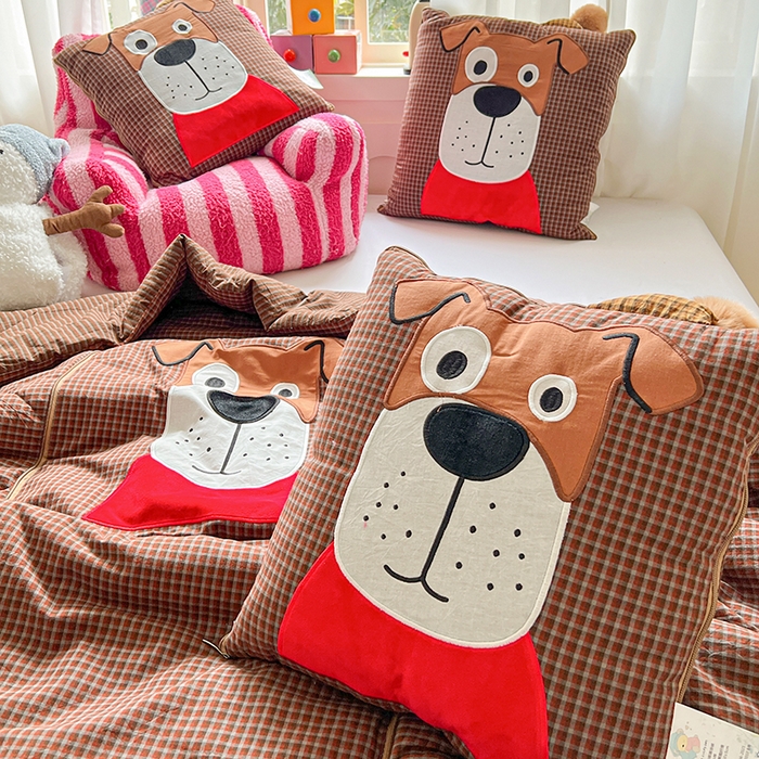 91家纺网 家纺一手货源 找家纺 （总）古本家居 2026新款全棉贴布绣麻子狗抱枕被系列