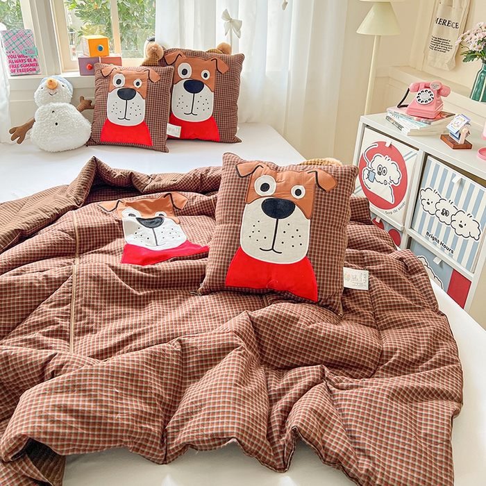 91家纺网 家纺一手货源 找家纺 （总）古本家居 2026新款全棉贴布绣麻子狗抱枕被系列