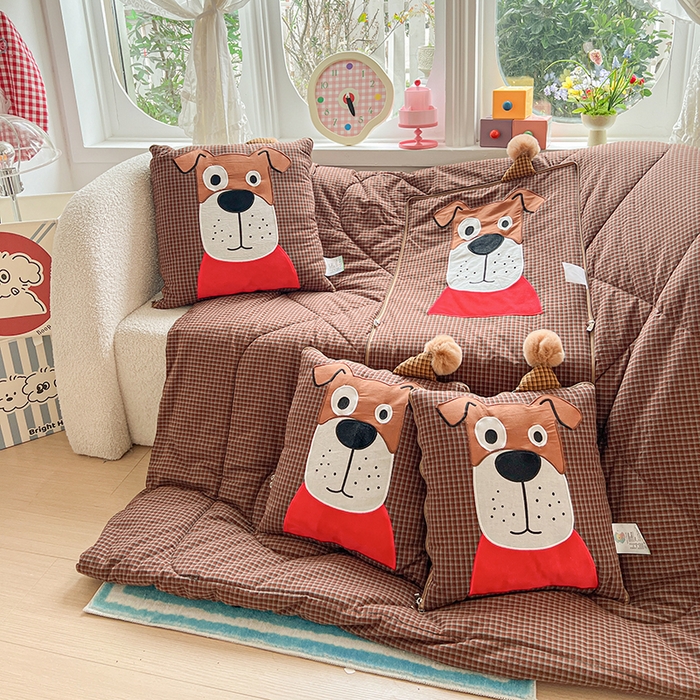 91家纺网 家纺一手货源 找家纺 （总）古本家居 2026新款全棉贴布绣麻子狗抱枕被系列