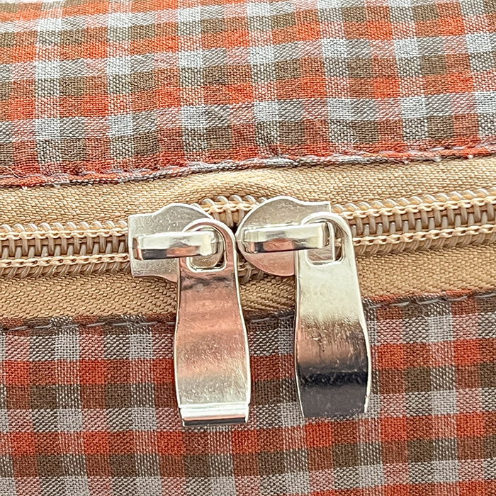 91家纺网 家纺一手货源 找家纺 （总）古本家居 2026新款全棉贴布绣麻子狗抱枕被系列