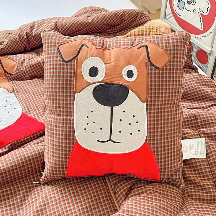 91家纺网 家纺一手货源 找家纺 （总）古本家居 2026新款全棉贴布绣麻子狗抱枕被系列