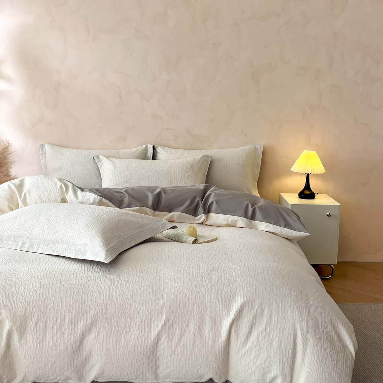 91家纺网 家纺一手货源 找家纺 火麒麟家纺 2026新款A类全棉纯棉水洗立体浮雕提花纯棉四件套 石烁（奶昔白）