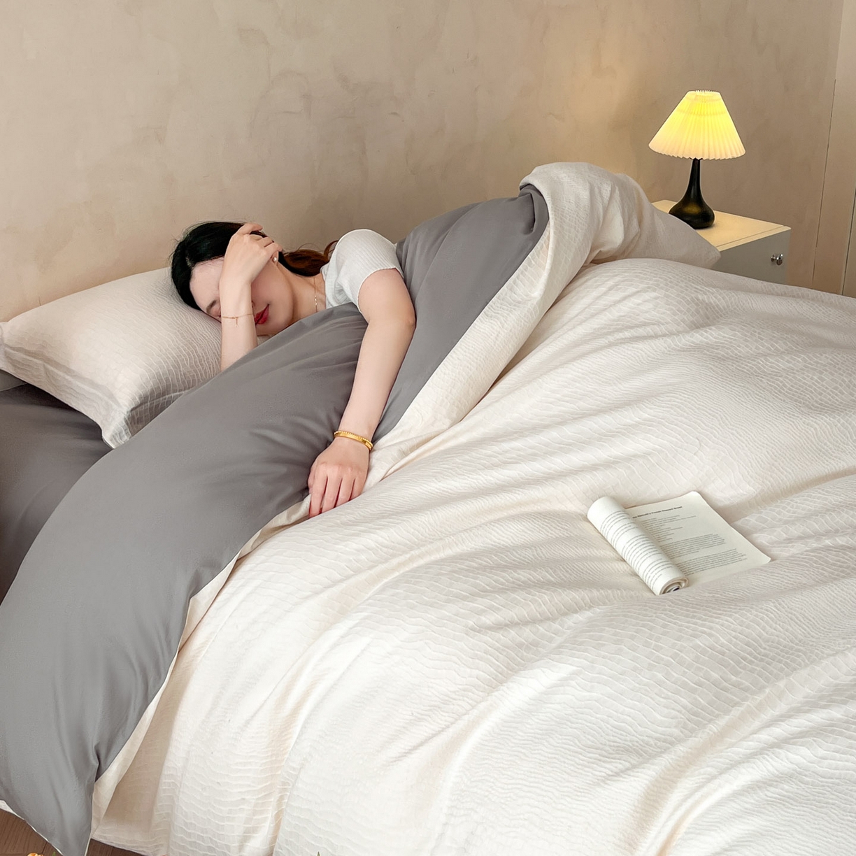 91家纺网 家纺一手货源 找家纺 火麒麟家纺 2026新款A类全棉纯棉水洗立体浮雕提花纯棉四件套 石烁（奶昔白）