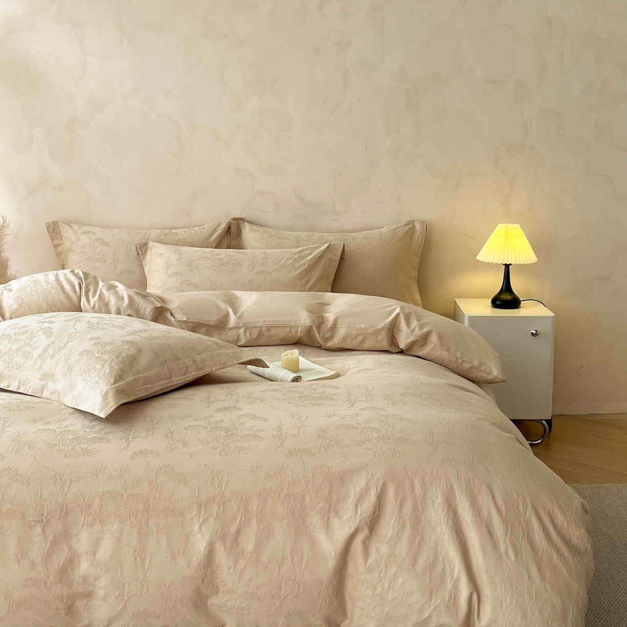 91家纺网 家纺一手货源 找家纺 火麒麟家纺 2026新款A类全棉纯棉水洗立体浮雕提花纯棉四件套 晓野风颂（米杏）