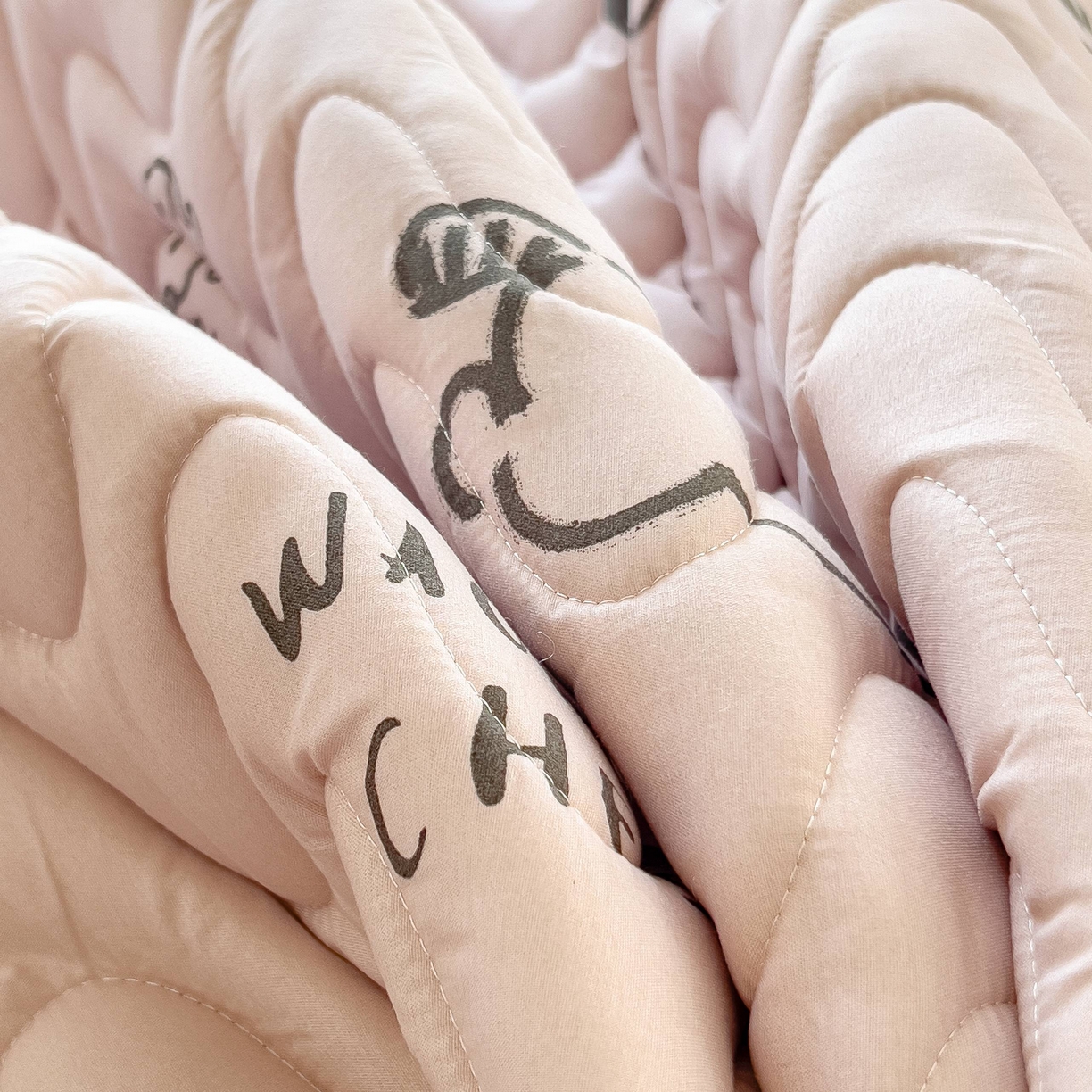 91家纺网 家纺一手货源 找家纺 希廷顿 2026新款印花夹棉防水床垫 星星犬