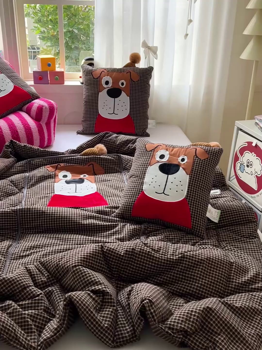 91家纺网 家纺一手货源 找家纺 古本家居 2026新款全棉贴布绣麻子狗抱枕被系列 全棉麻子狗黑格