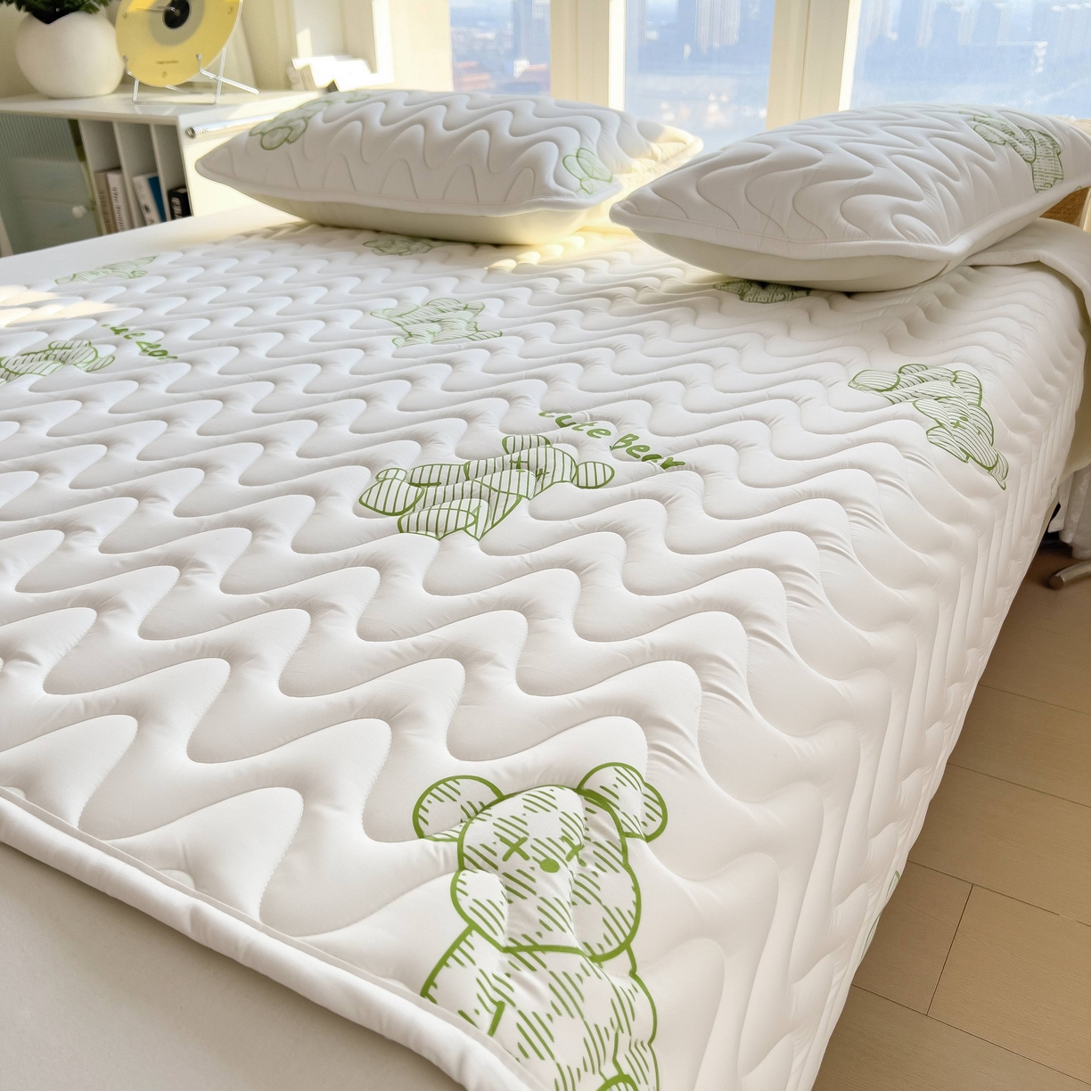 91家纺网 家纺一手货源 找家纺 希廷顿 2026新款印花夹棉防水床垫 熊本熊