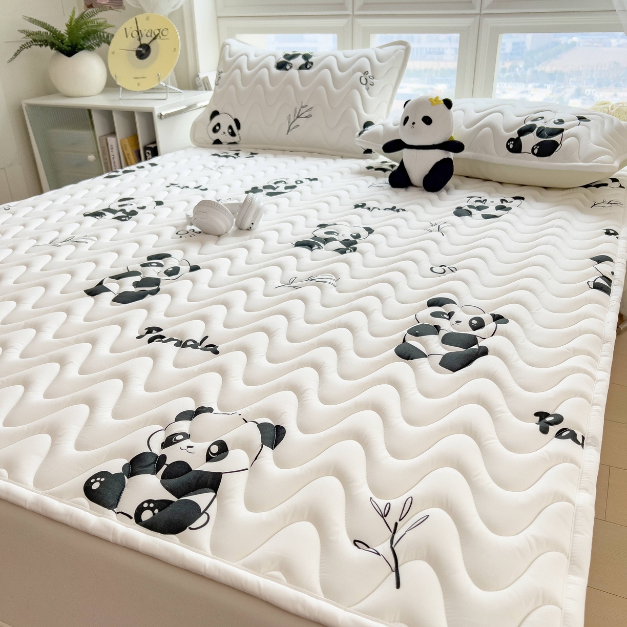 91家纺网 家纺一手货源 找家纺 希廷顿 2026新款印花夹棉防水床垫 熊猫攀竹